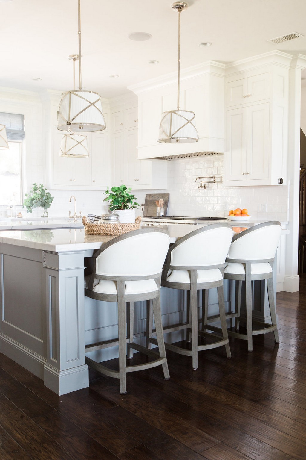 How To Decorate With White Bar Stools